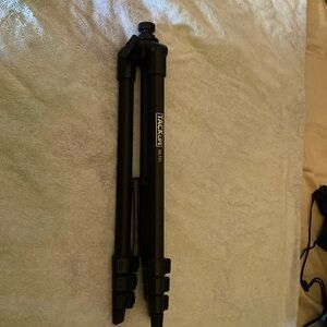 Tacklife tripod MLT01 with bag. Easy open all black